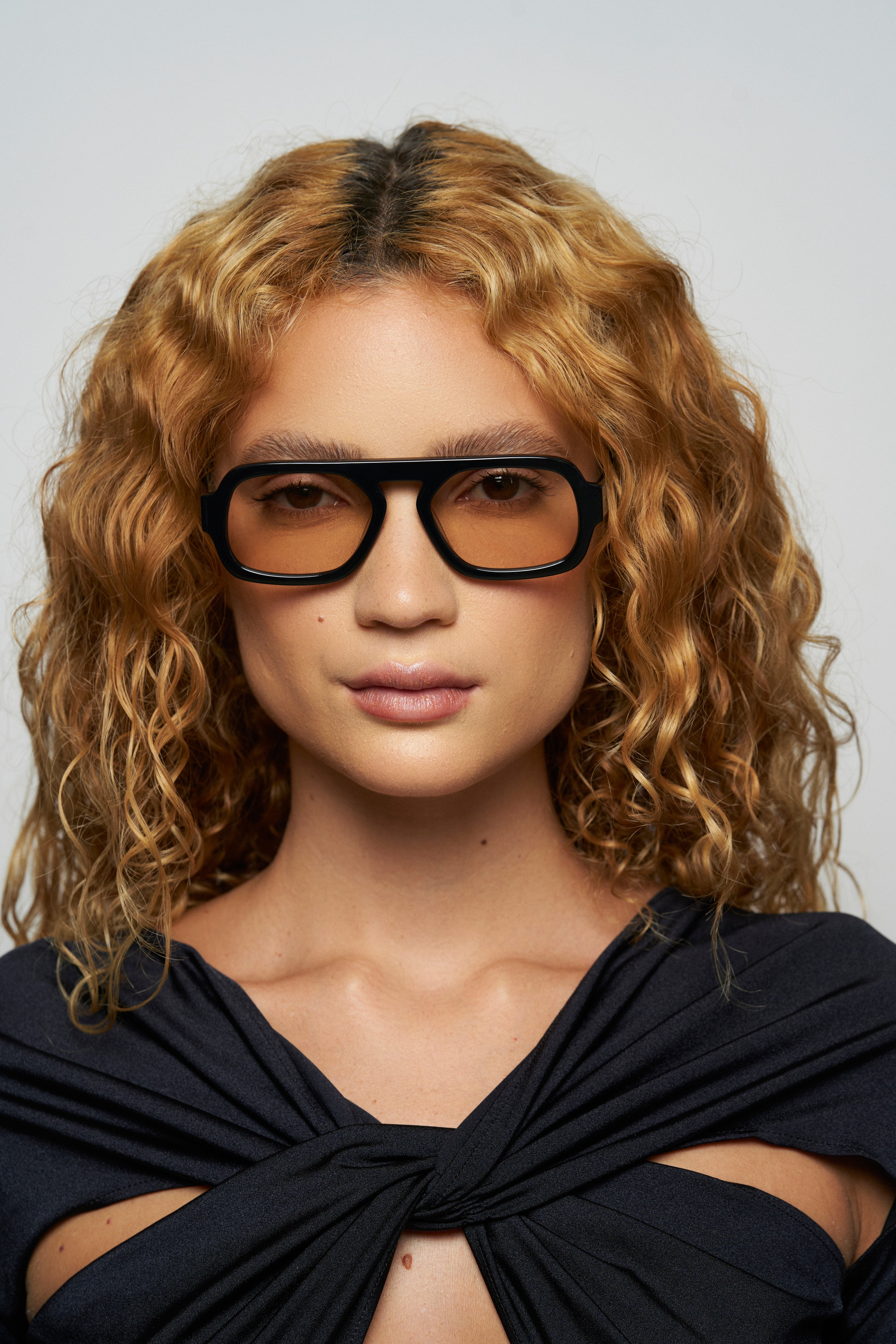 LANTHY ショートジョン ブラックエディション Mini Jane in Gloss Black with Light Brown Lens | Sunglasses by